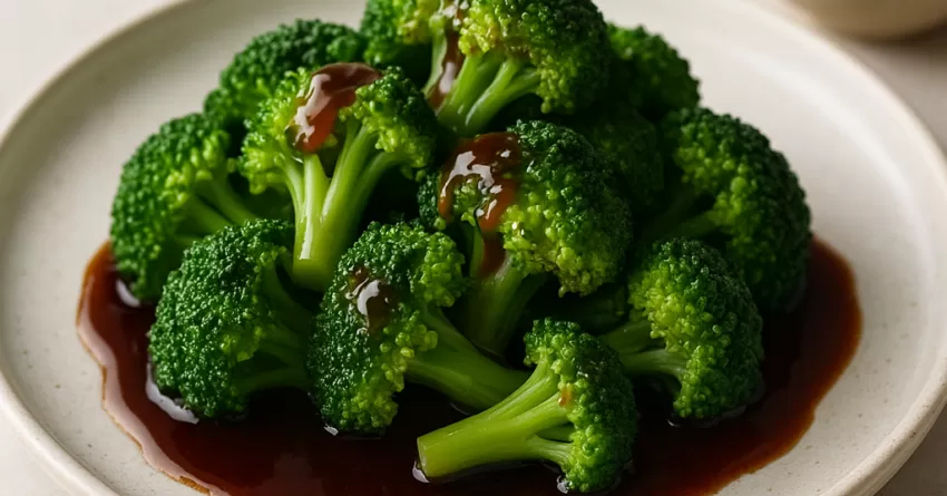 Brócolis no vapor com molho de shoyu