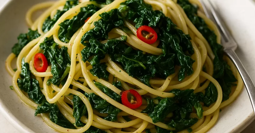 Macarrão com couve e pimenta dedo de moça